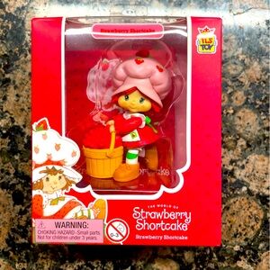 Strawberry Shortcake with Basket of Berries Miniature Doll (Series 1)